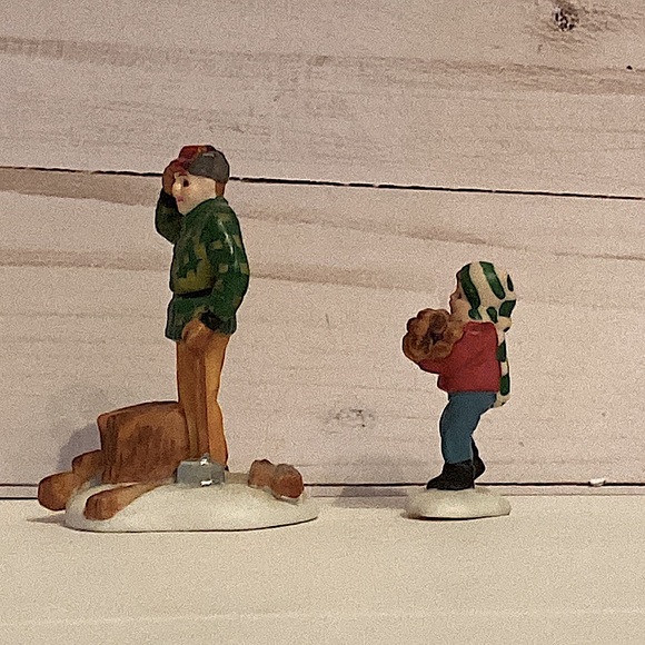 DEPARTMENT 56 - Woodcutter and Son - Heritage Village - New England Village - Picture 4 of 7